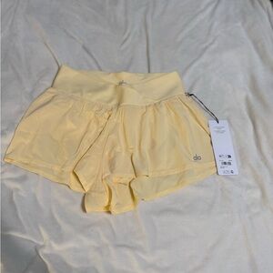 ALO Yoga Women's Light Yellow Athletic Shorts